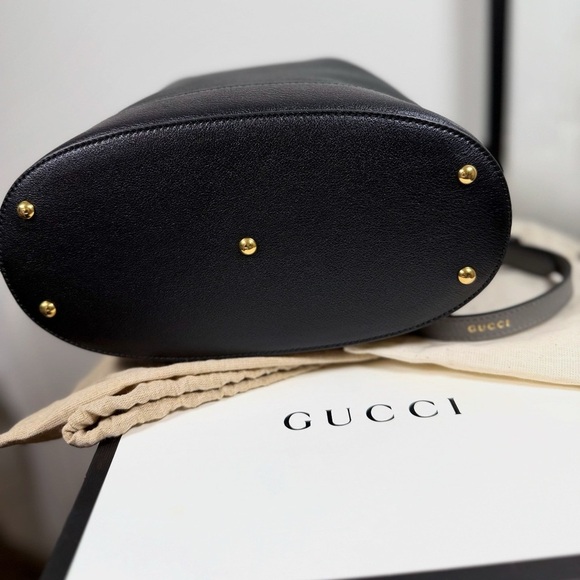 GUCCI DIANA BUCKET BAG WITH BAMBOO HANDLE - Picture 7 of 9